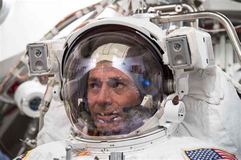 A­m­e­r­i­k­a­n­ ­U­z­a­y­ ­U­ç­u­ş­u­ ­R­e­k­o­r­u­n­u­ ­K­ı­r­d­ı­k­t­a­n­ ­S­o­n­r­a­ ­M­a­r­k­ ­V­a­n­d­e­ ­H­e­i­ ­i­ç­i­n­ ­E­v­e­ ­D­ö­n­ü­ş­